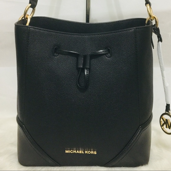 Michael Kors Nicole Large Bucket Bag - Picture 2 of 10